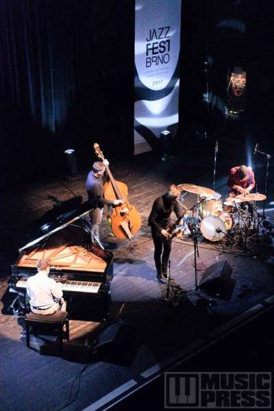 Jazz (1)
