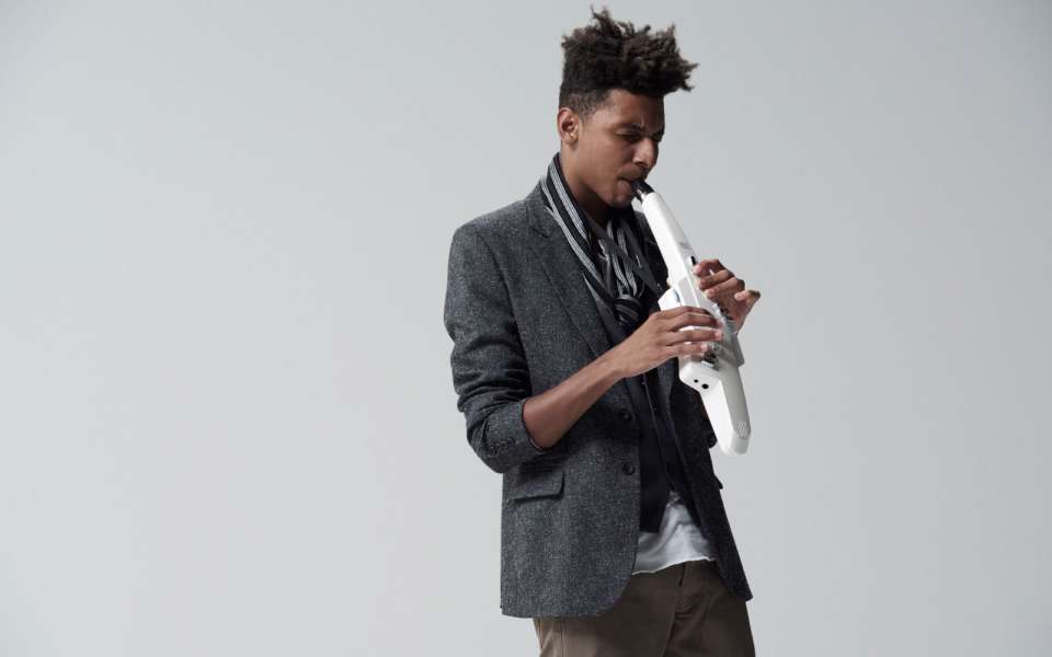 aerophone_ae-10_hero