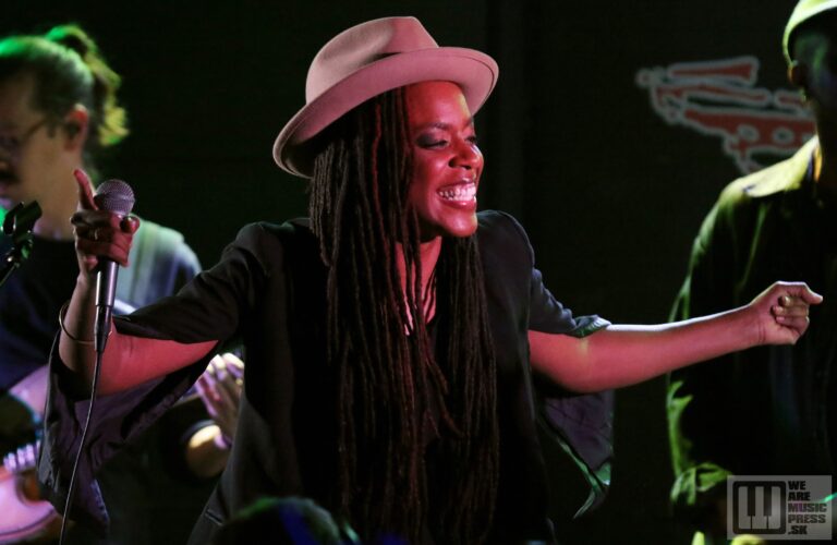 Akua Naru live at Rock Café Praha 2018 / photo by: David Majersky