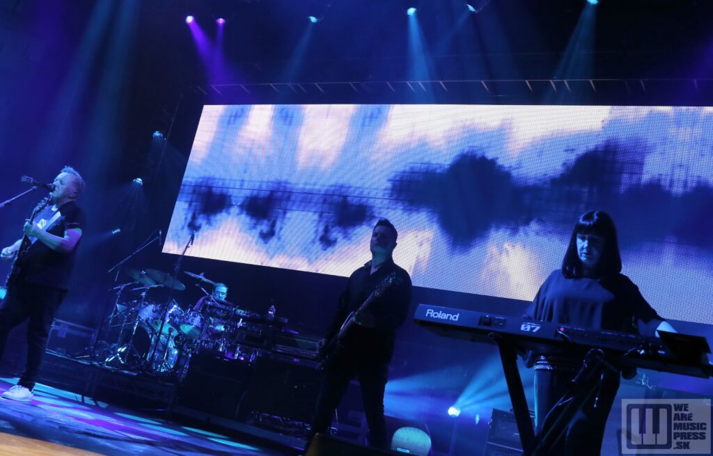 New Order live at Forum Karlín , Praha 2019 / photo by: Daniel Hevier ml.